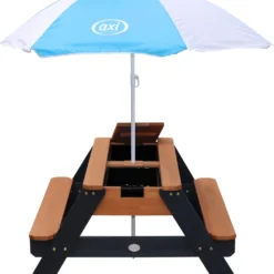 AXI Nick Zand & Water Picknicktafel In Antraciet/Bruin - Parasol Blauw/Wit - Picknick Tafel Voor Kinderen Van Hout -Tuin Vrienden Verkoopwinkel 1038x1200 1