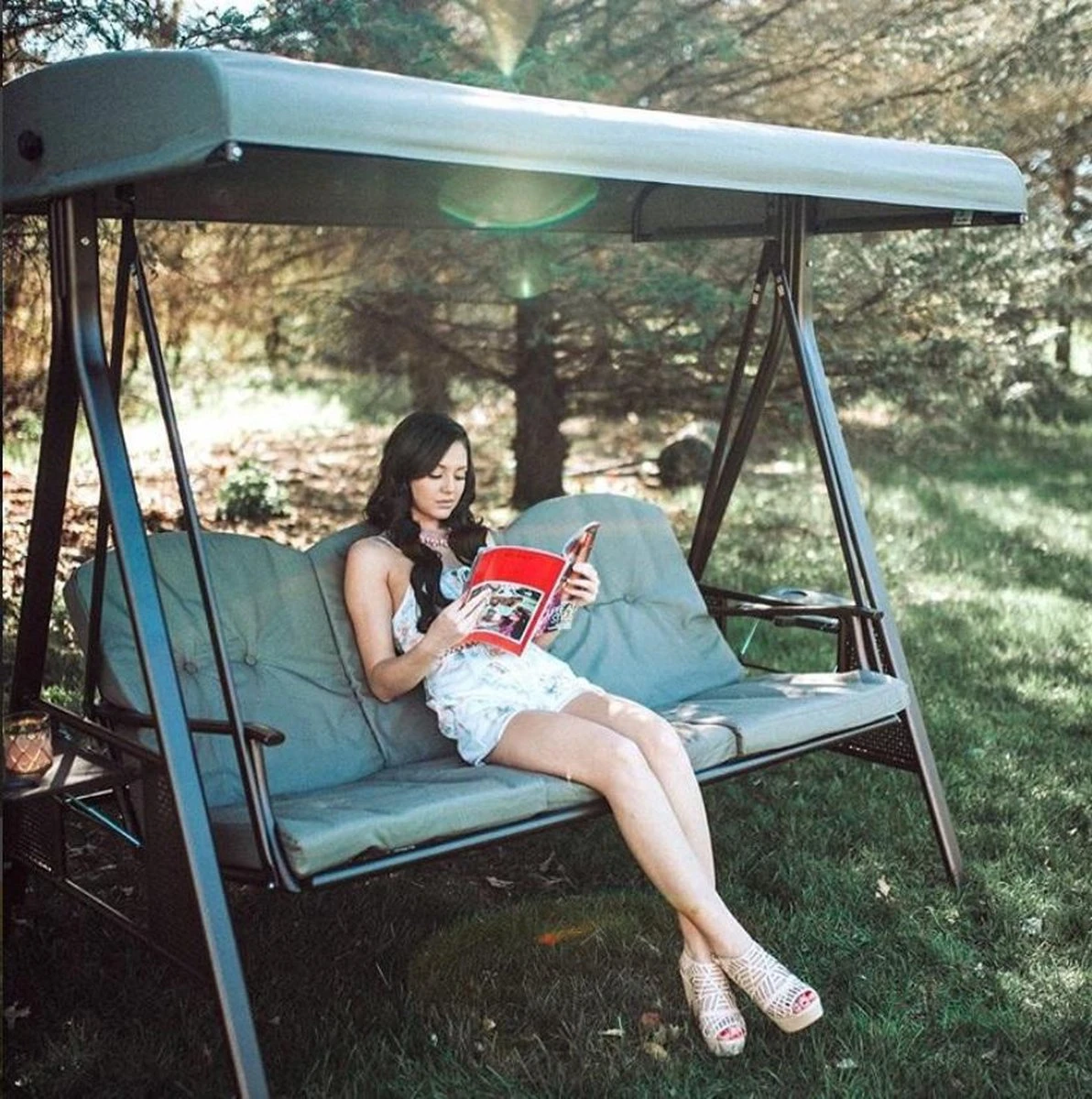 SORARA® Luxe Schommelbank Met Zonnescherm - Bruin - Zware Kwaliteit. 7 SORARA® Luxe Schommelbank Met Zonnescherm - Bruin - Zware Kwaliteit. - Afbeelding 7