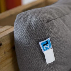 2L Home & Garden Rugkussen Metro Grijs - 60 X 40cm -Tuin Vrienden Verkoopwinkel 1200x1200 1051