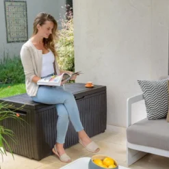 Opbergbox Tuin - Kussenbox Waterdicht - Bruin - Zitbox Kussenbox Voor Buiten - Voor Tuinmeubelen - Tuinkussens - Opberg Tuin - Kussenboxen - XL - Groot - 305 Liter -Tuin Vrienden Verkoopwinkel 1200x898 1